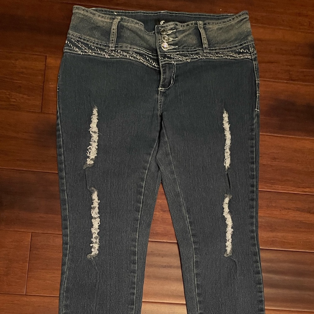 Classic Blue Womens Jeans Size 11 Skinny Distressed Mid Rise Blue.